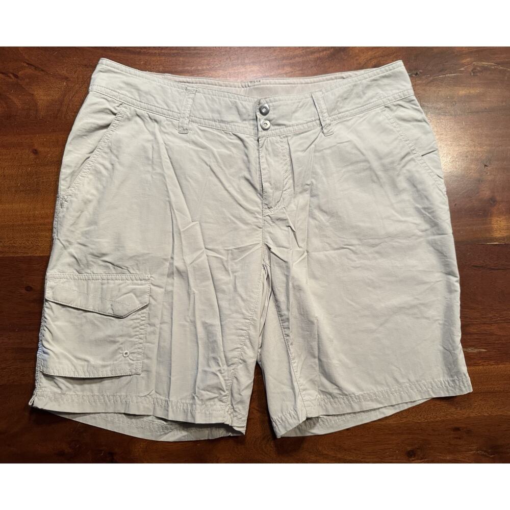 Columbia Women's Beige Omni Shade Quick Dry Outdoor Hiking 8” Cargo shorts Sz 8